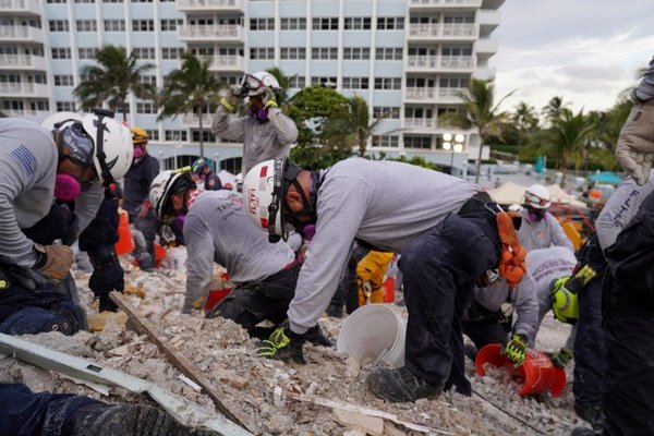 Derrumbe en Miami: recuperaron 4 cuerpos de los escombros y el número de muertos llegó a 16 | .::Agencia IP::.