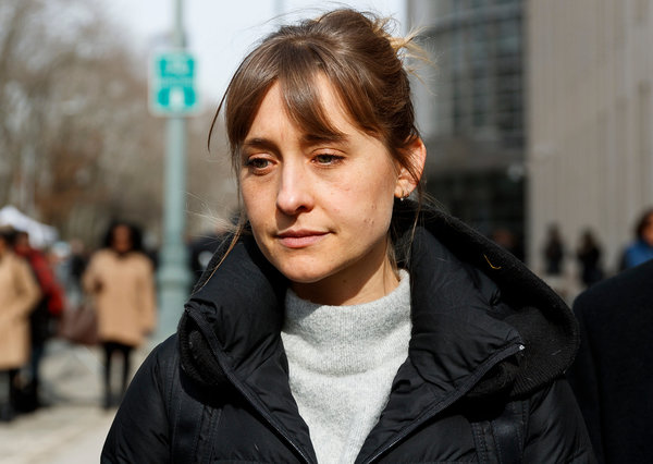 Por participar en una secta sexual: Actriz Allison Mack es condenada a 3 años de prisión