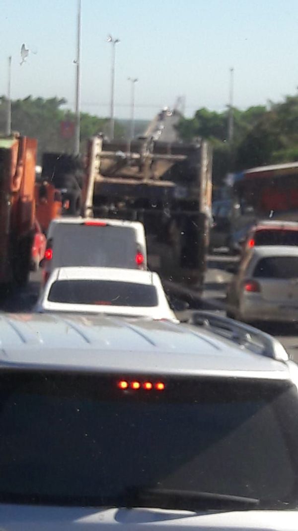 Complican el tránsito en puente Remanso - Nacionales - ABC Color