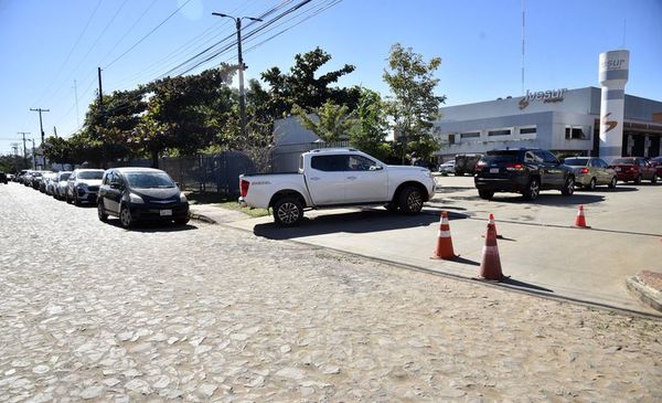 Largas filas para la ITV en Asunción - Nacionales - ABC Color