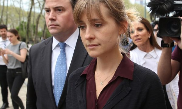 Actriz de Smallville fue sentenciada a 3 años de cárcel por pertenecer a un culto sexual