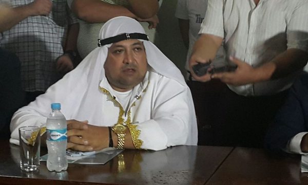 Concejal “musulmán” que dice tener 14 mujeres y otro edil, con suspensión por maltratar a señoras