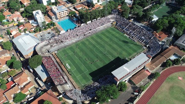 Público en las canchas: la idea es que vuelva el 25%