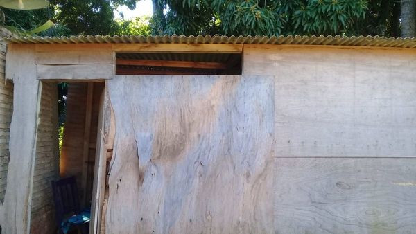Hallan muerto a un hombre en su precaria vivienda en Luque