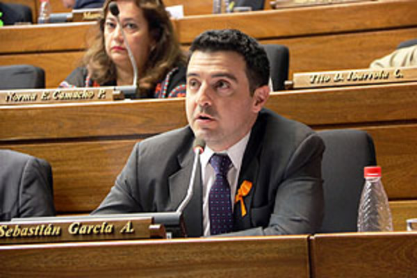 García no ve necesidad de renunciar: “Me deberían señalar si no cumpliera con el rol de diputado” | Ñanduti