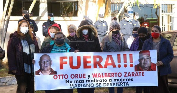 La Nación / Suspenden a concejales por denigrar y maltratar a mujeres