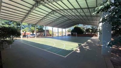 Municipalidad inaugura polideportivo en escuela Generación de la Paz