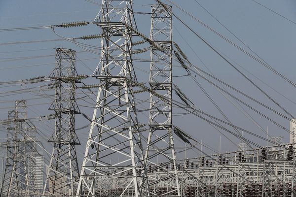 Firmas de China, Portugal y Brasil obtienen concesiones eléctricas en Brasil - MarketData