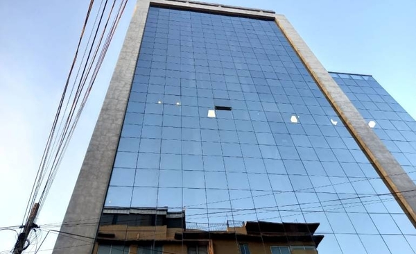 Diario HOY | Susto en el edificio de las oficinas corporativas Sky Center tras una fuerte explosión