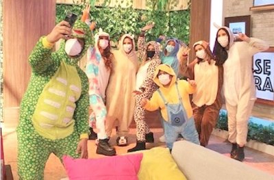 Crónica / PIJAMADA. De la cama al estudio