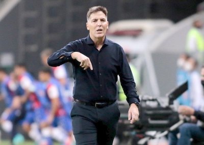 Crónica / EL ÍDOLO QUE BANCA AL “TOTO”