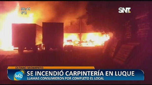 Carpintería en Luque ardió en llamas durante la noche y madrugada - SNT