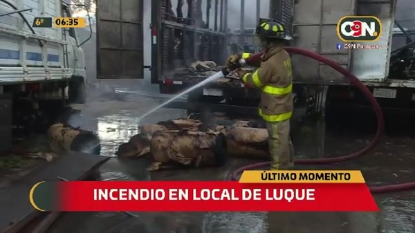 Noche y madrugada: Carpintería en Luque ardió en llamas - C9N