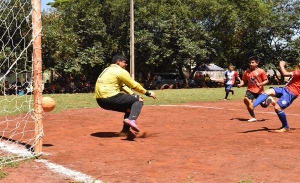 Organizan torneo de fútbol en el Km 10 Monday de CDE