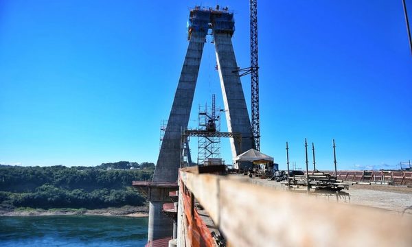 Concluyó edificación de primera losa de transición de torre principal del Puente de la Integración