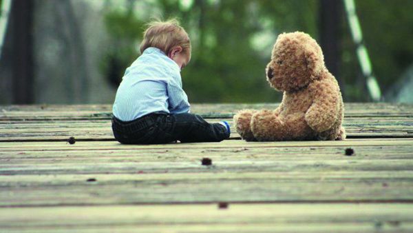 Lío por malgastar la prestación alimentaria de sus hijas con la nueva pareja