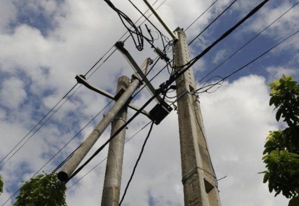 Adolescente intentó robar cables y murió electrocutado - ABC en el Este - ABC Color