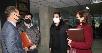 La Nación / EBY: jueza analiza remitir a Fiscalía el desacato de Duarte Frutos sobre fondos sociales