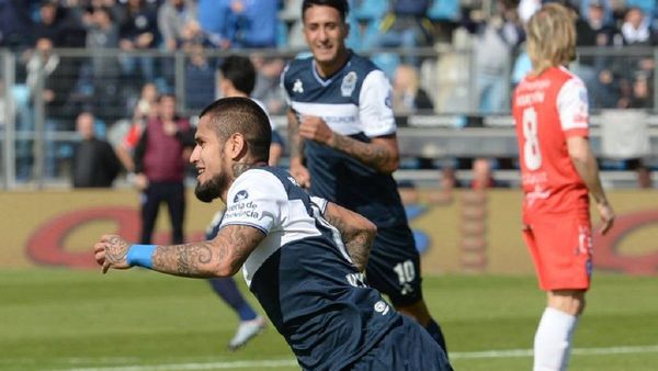 Víctor Ayala retorna al fútbol paraguayo