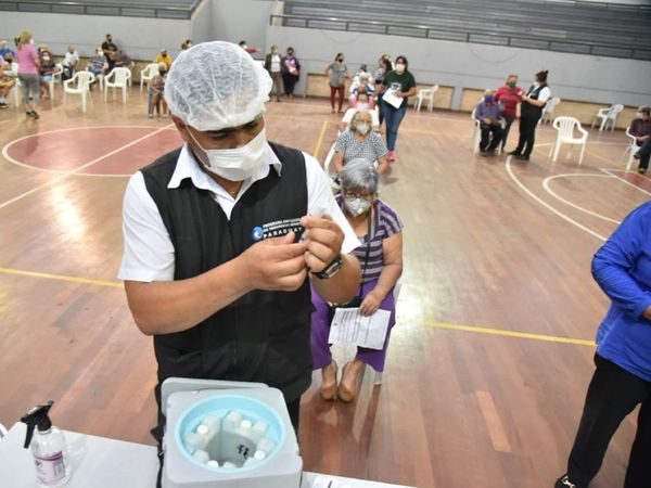 Salud insta a la ciudadanía a no elegir las vacunas, todas son seguras y evitan cuadro grave del covid-19