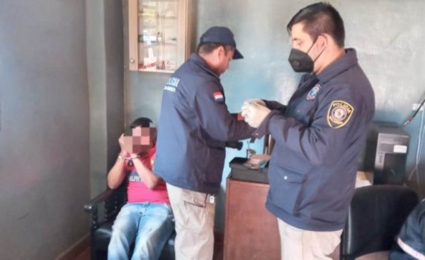 Intentaron balear a un joven y fueron detenidos