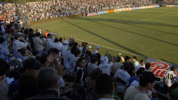 Julio Borba, cauteloso sobre regreso de los aficionados