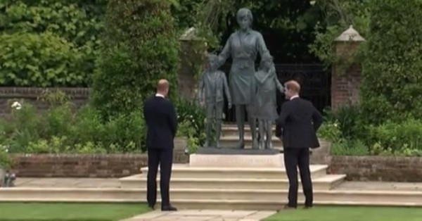 Solo Lady Di pudo hacerlo: Nueva estatua de Diana de Gales logra reunir a William y Harry - C9N