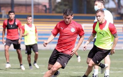 Una duda en el eje principal de la Albirroja para el duelo ante Perú