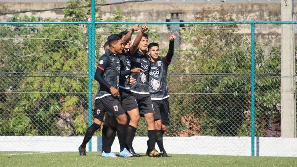 Humaitá suma de a tres - Fútbol de Ascenso de Paraguay - ABC Color