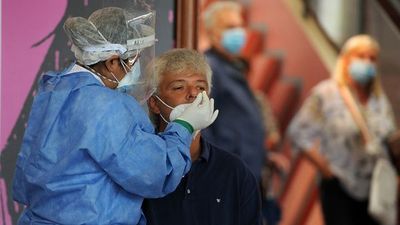 Argentina seguirá limitando llegada de viajeros para evitar variante 