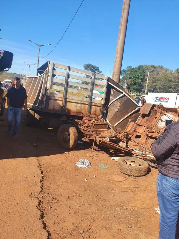 Aparatoso accidente sobre Ruta PY02 - ABC en el Este - ABC Color