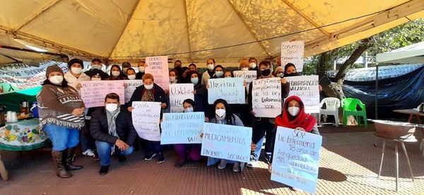 Prolongada huelga de trabajadores del convenio social de la Fundación Tesãi - ABC en el Este - ABC Color