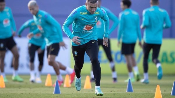 Brasil practica penales antes de medirse con Chile
