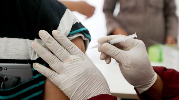 Personas de 18 a 49 años podrán vacunarse desde este sábado con certificado médico