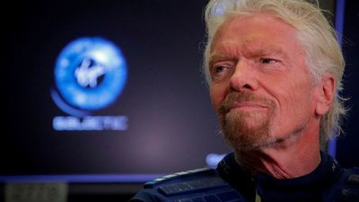 Se acelera carrera espacial multimillonaria entre Bezos y Branson
