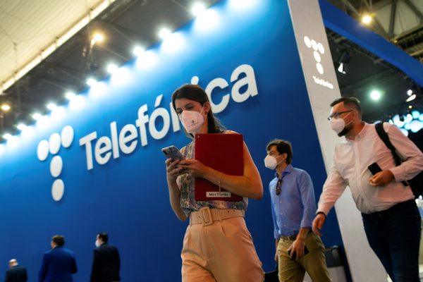 Telefónica cierra la venta del 60 % de InfraCo a KKR por unos 500 millones - MarketData