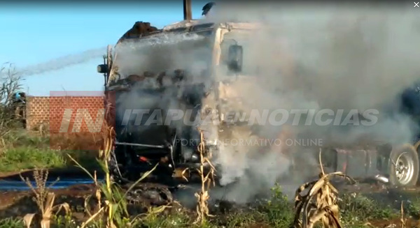 UN CAMIÓN SE INCENDIÓ EN SAN JUAN DEL PARANÁ
