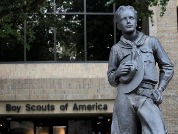 Los Boy Scouts de Estados Unidos le pagarán 850 millones de dólares a 60 mil víctimas de abuso sexual