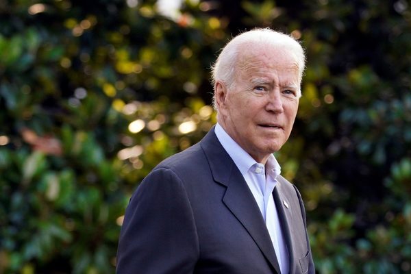 Biden expresa apoyo a las familias y gratitud a los socorristas del edificio de Miami | El Independiente