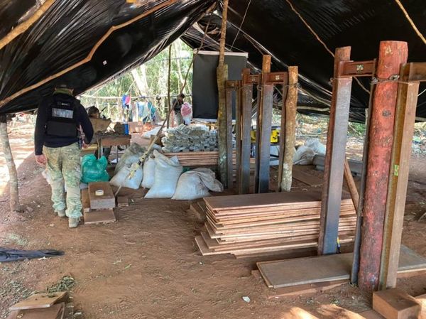 Detiene a un hombre con más de Siete mil kilos de marihuana