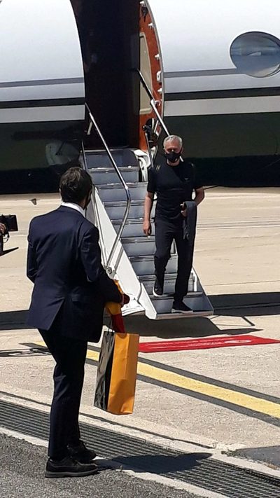José Mourinho llega a Roma ovacionado por cientos de aficionados | El Independiente
