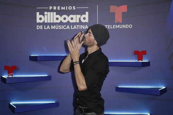 Enrique Iglesias, junto a Farruko, le guiña el ojo al verano boreal con “Me pasé” - Música - ABC Color