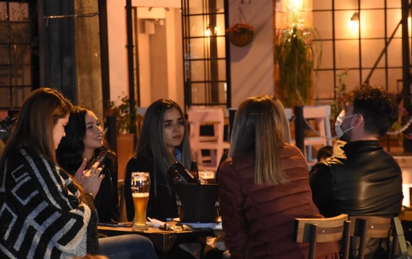 Sector gastronómico espera vacunación masiva desde julio para planificar recuperación económica