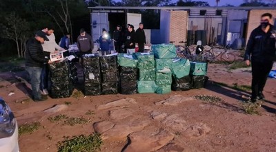 Presentan cajas halladas en la casa del ciudadano alemán procesado por pornografía infantil
