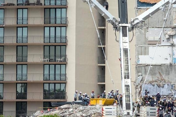 Diario HOY | Dos muertos más en el derrumbe, incluida la hija de 7 años de un bombero