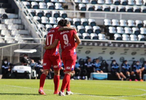Nacional derrota a Olimpia en amistoso