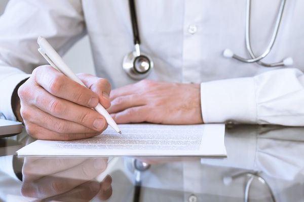 Certificados médicos falsos pueden llevar hasta a dos años de cárcel - Nacionales - ABC Color