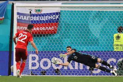 Unai Simón da el pase a semifinales en la tanda de penales - Fútbol Internacional - ABC Color