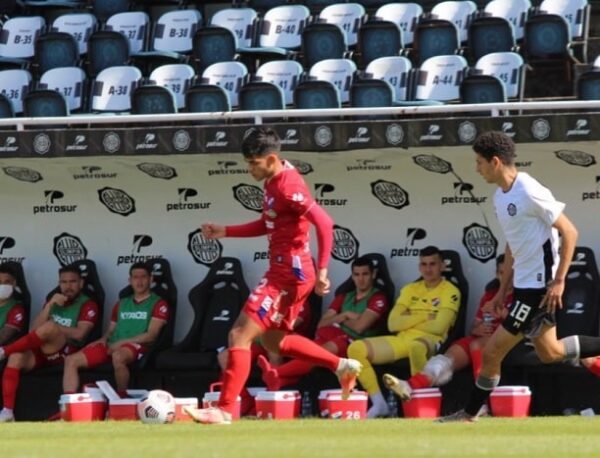 Olimpia cae en amistoso ante Nacional