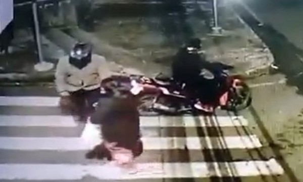 CDE: Conductor "justiciero" atropelló a motochorros - C9N